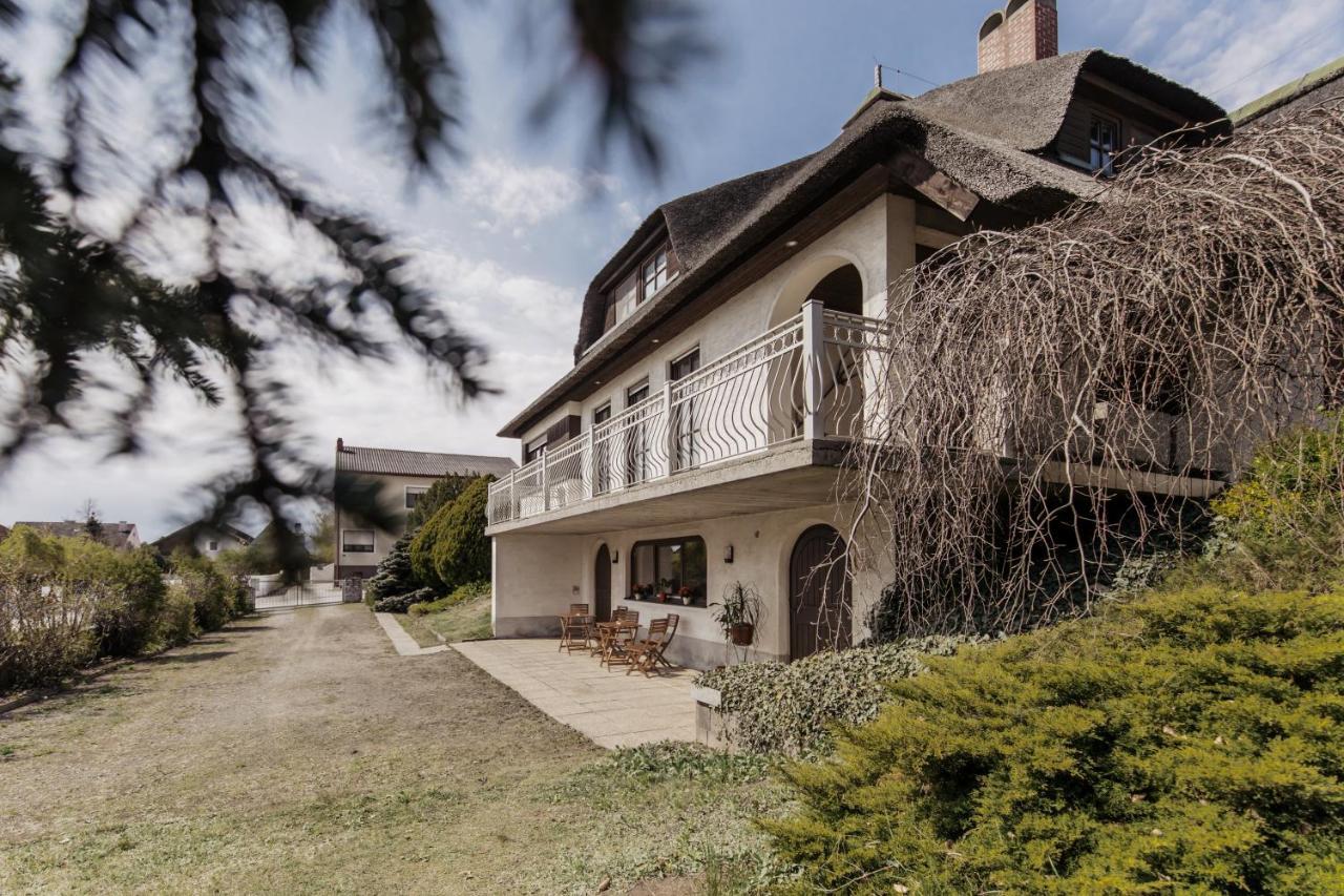Ferienhaus Schilfvilla Mörbisch am See Esterno foto