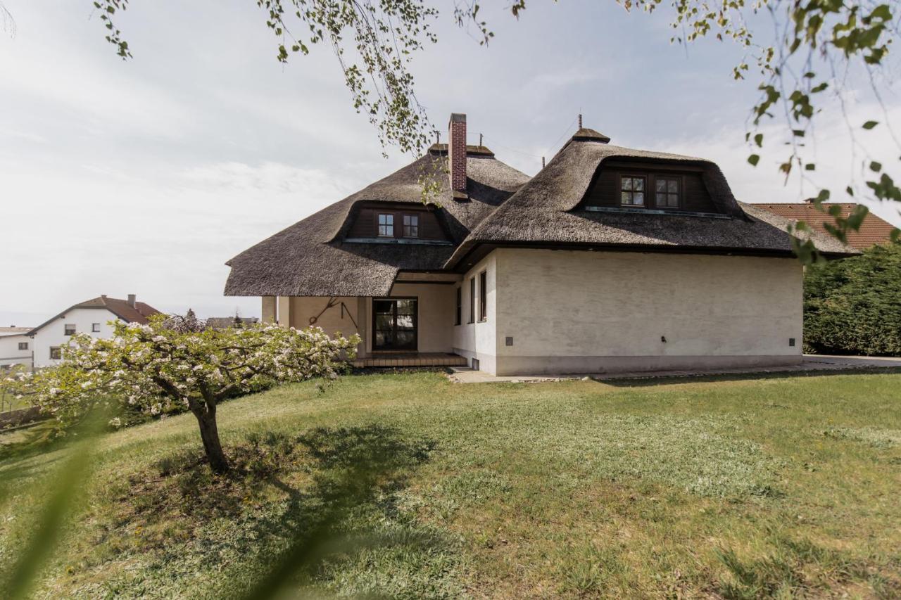 Ferienhaus Schilfvilla Mörbisch am See Esterno foto