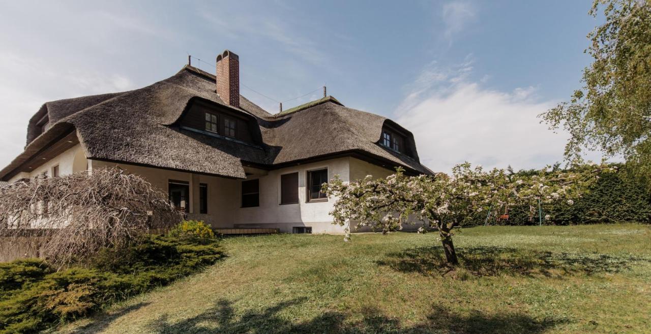 Ferienhaus Schilfvilla Mörbisch am See Esterno foto